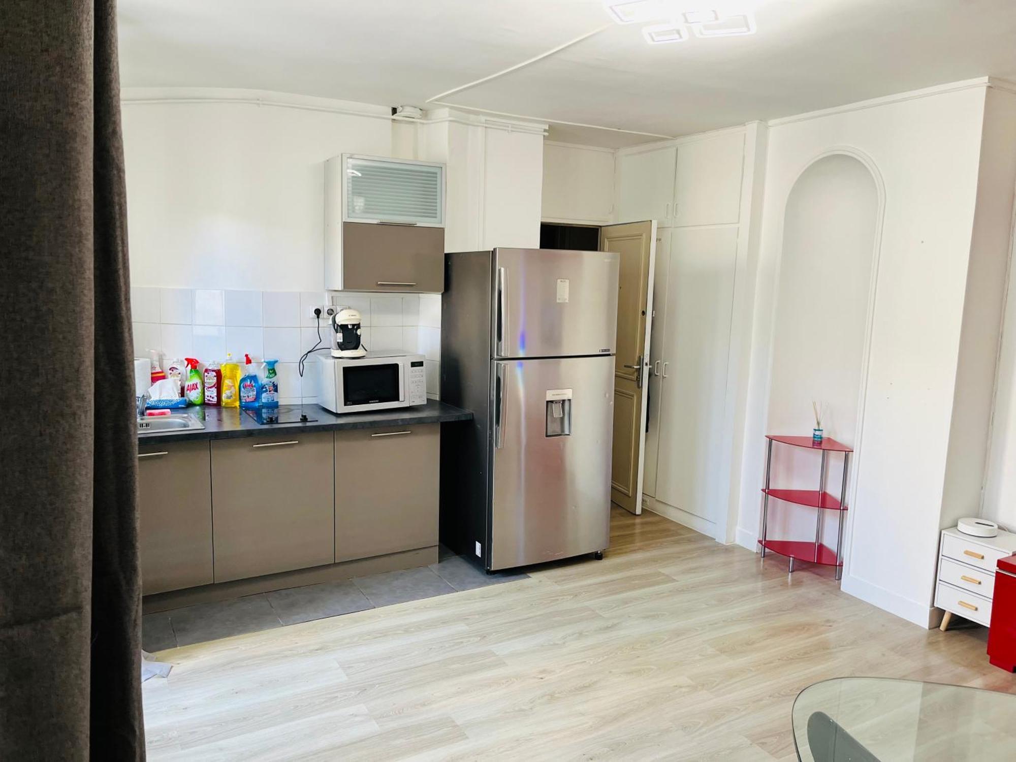 Logement A Proximite De Montmartre *